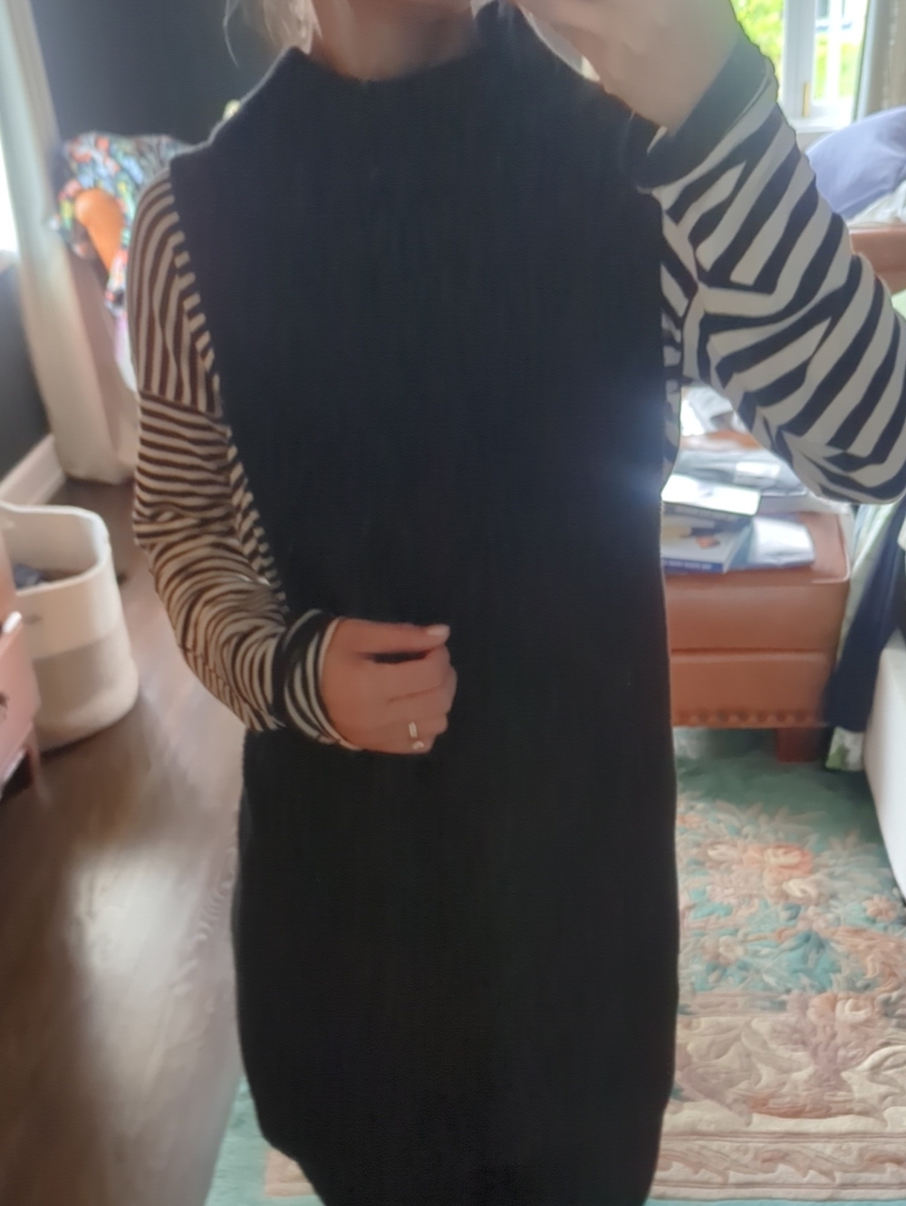Sleeveless Turtleneck Knit Top in Black